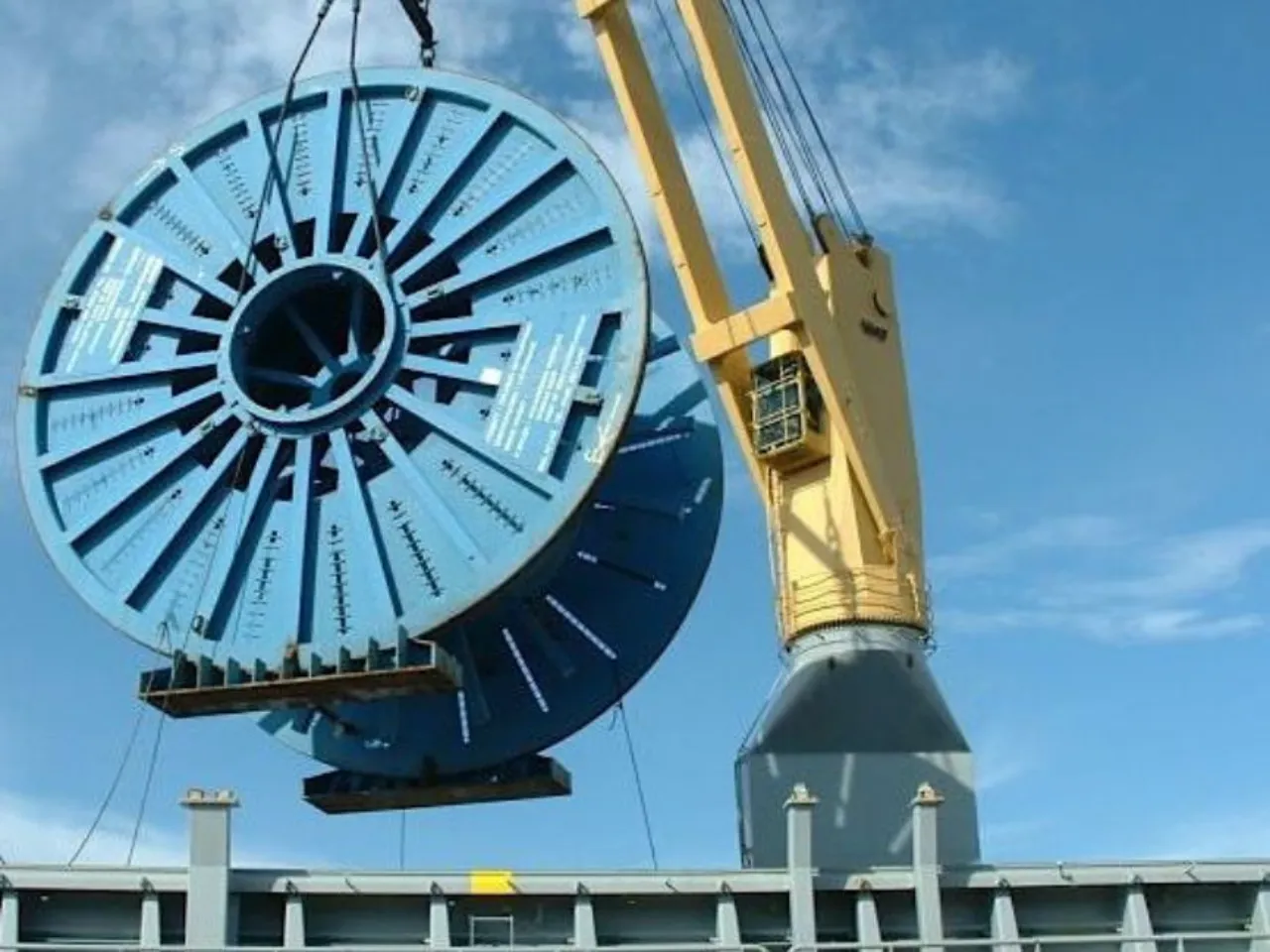 UAL Break Bulk - Crane Lifting
