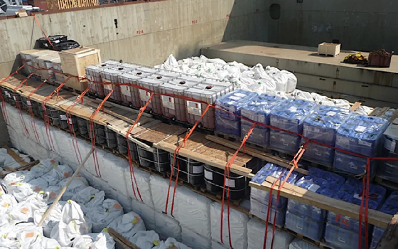 UAL Service Safety - Goods loaded and secured on vessel