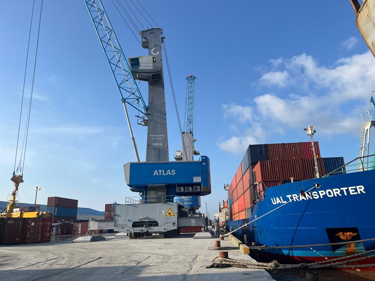 UAL Shipping - Caribbean Shuttle - UAL Transporter loading at dock